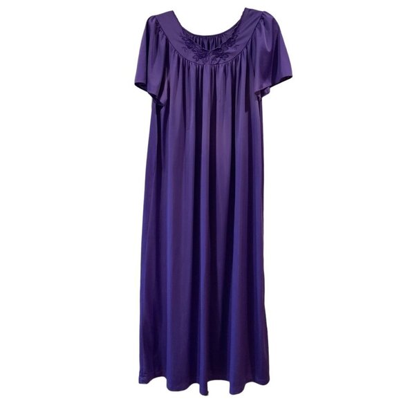 Shadowline Nightgown Chemise Womens Size Medium Purple V-Neck Cap Sleeve Gown